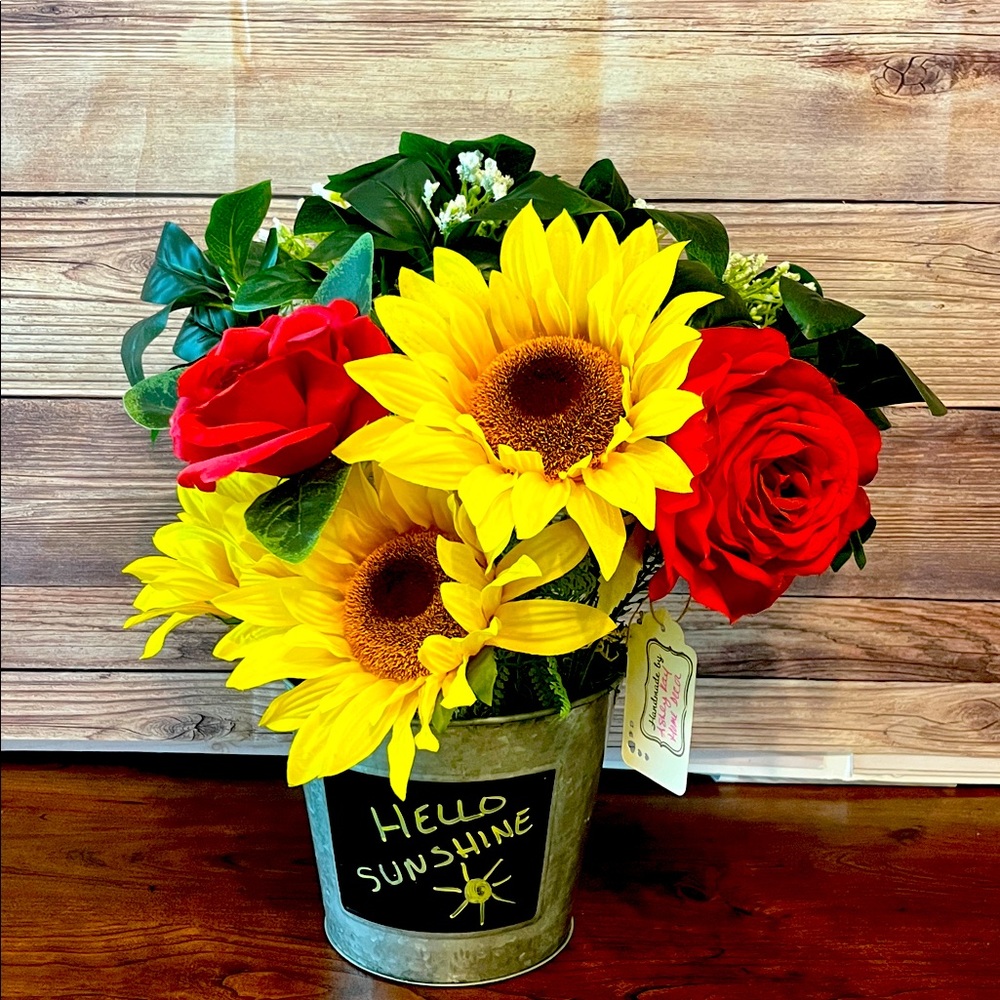 NEW!! Beautiful Bouquet of Sunflowers and Red Roses!